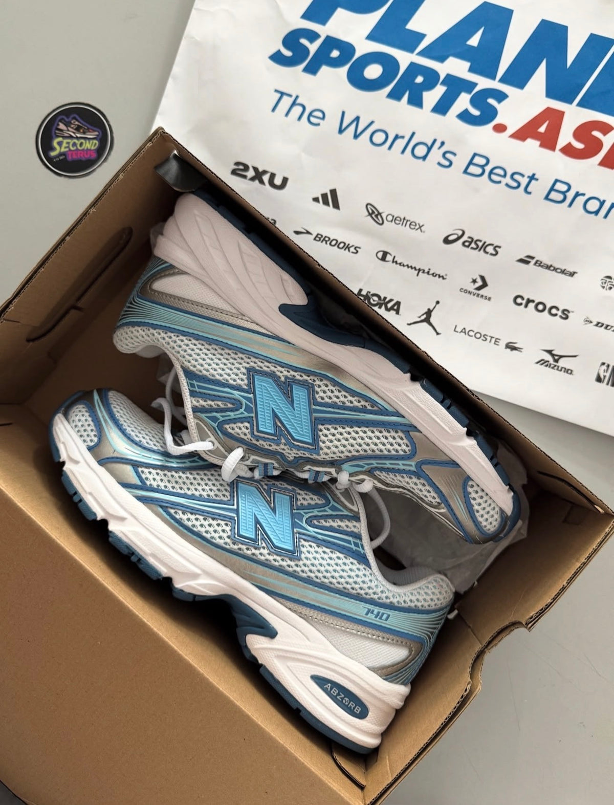 New Balance 740
