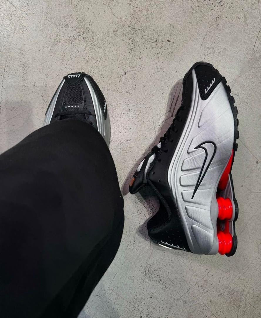 Nike Shox R4