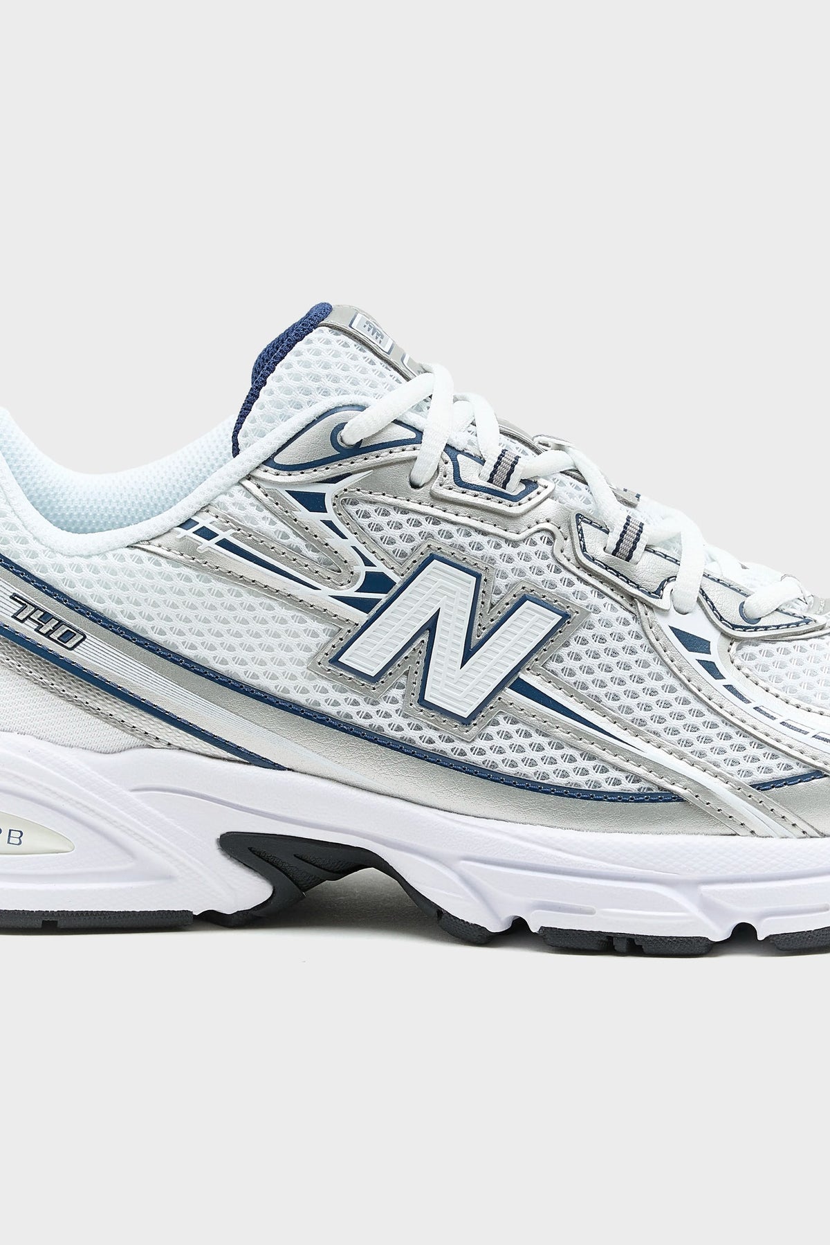 New Balance 740
