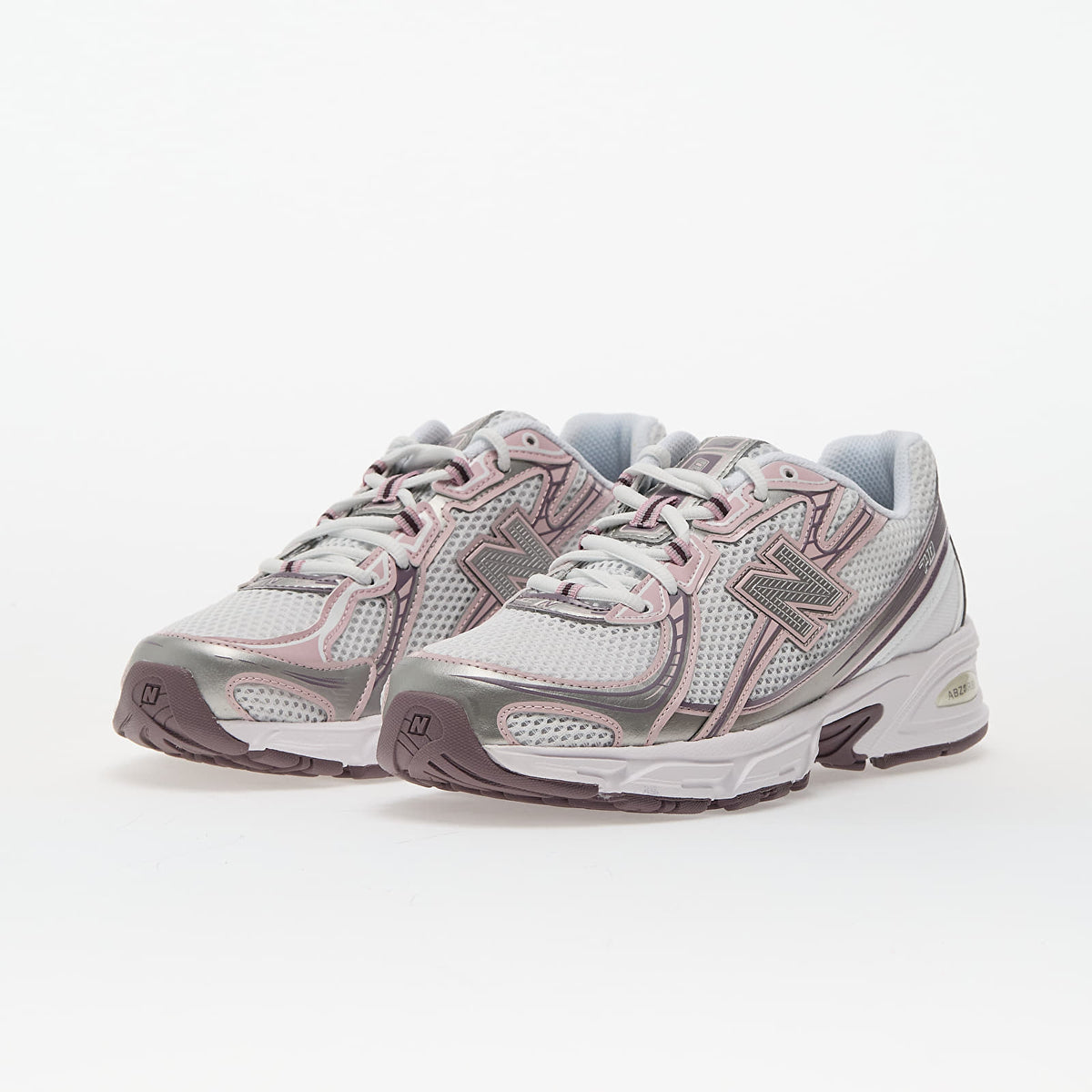 New Balance 740